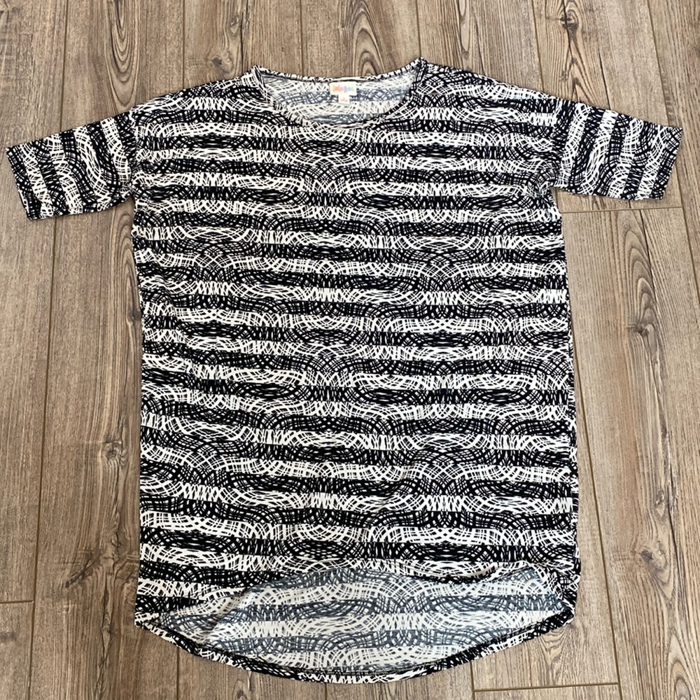 Lularoe Irma Top Black Off-White Small S Oversized Tunic